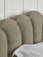 Darlings Of Chelsea Boulder Brown Snowdon Upholstered Bed - Image 3 of 5
