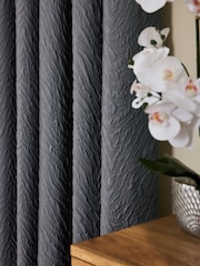 Cortinas opacas/com ilhós térmicos com textura animal em relevo - Imagem 6 de 7