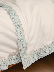 Lulu & Nat Cream 100% Cotton Vintage Leaf Bordered Bedlinen Set - Image 3 of 5