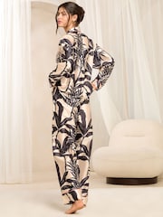 Lipsy Black/Ecru Relaxed Long Sleeve Printed Satin Pyjama Set - Image 4 of 4