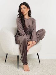 بني - طقم ملابس منزلية صوف فليس Luxe من Pixiegirl Petite - صورة 2 من 5