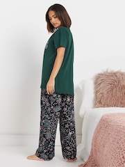 طقم بيجامة بشعار Weekend Vibes قطن %100 من PixieGirl Petite - صورة 3 من 6
