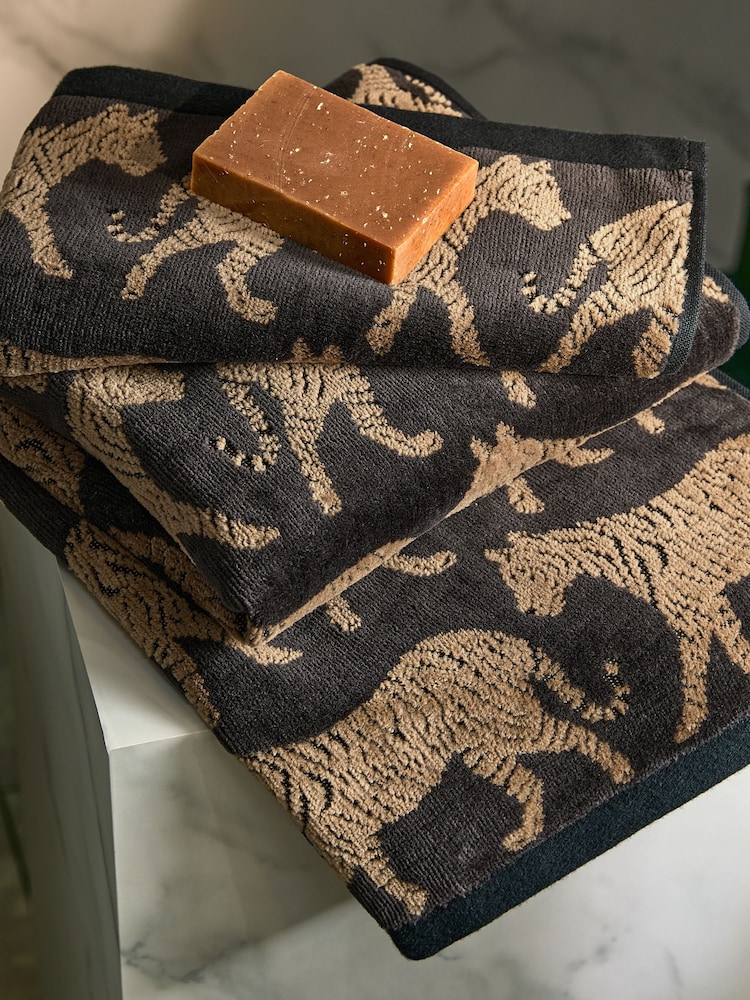 Black Tiger 100% Cotton Towel - Image 4 of 4
