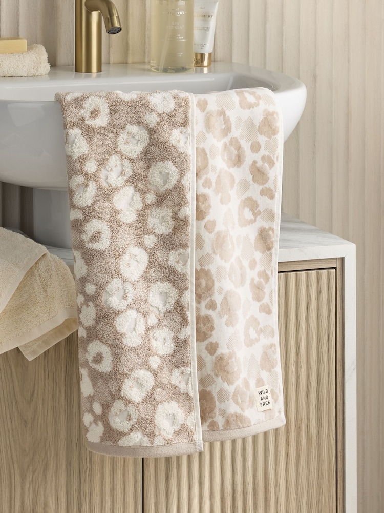 Natural Animal Pattern 100% Cotton Towel - Image 2 of 5 Natural Animal Pattern 100% Cotton Towel - Image 2 of 5