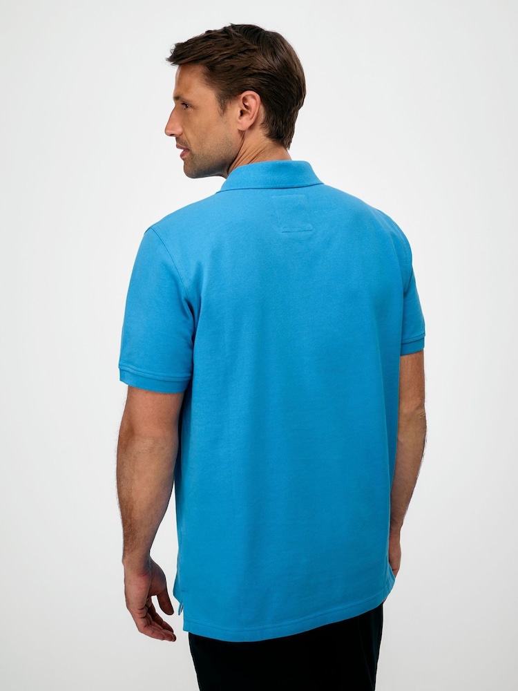 أزرق - قميص بولو بيكيه Classic من Crew Clothing - صورة 2 من 5 أزرق - قميص بولو بيكيه Classic من Crew Clothing - صورة 2 من 5