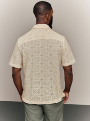 Светло-бежевый - Short Sleeve Crochet Shirt with Cuban Collar - Изображение 4 из 7
