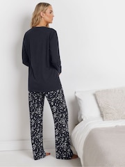 طقم بيجامة برِجل واسعة وكُم طويل قطن 100% بتصميم مُزيَّن بعبارة Night Sky من Long Tall Sally - صورة 3 من 5