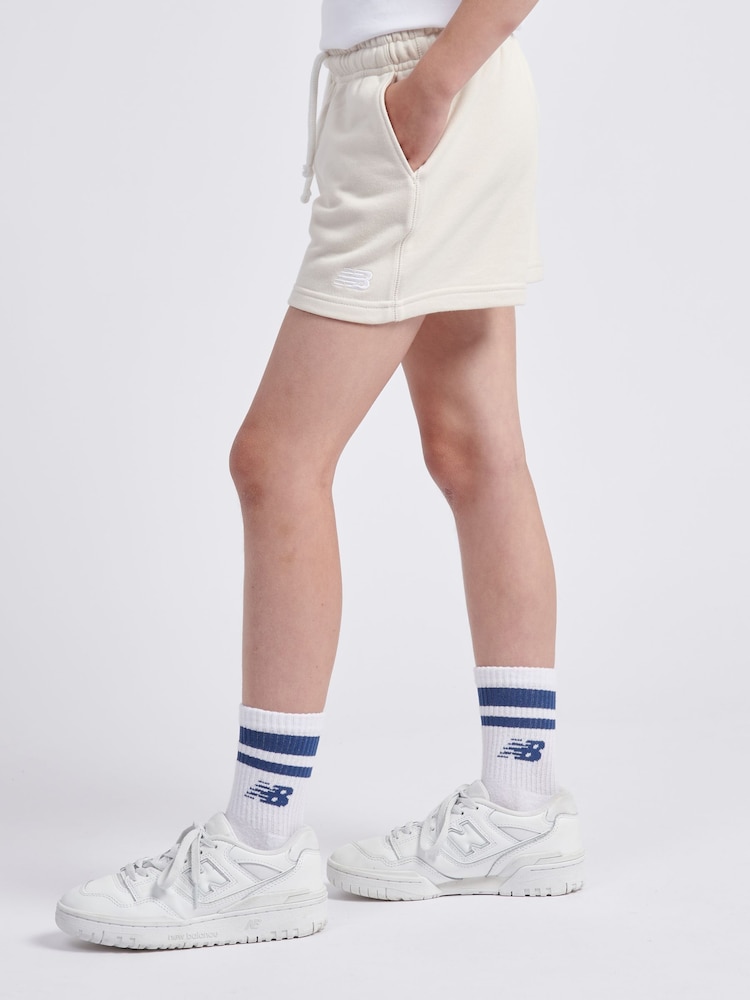 Blanco - Pantalones cortos para niñas pequeñas con el logotipo de New Balance - Imagen 2 de 8