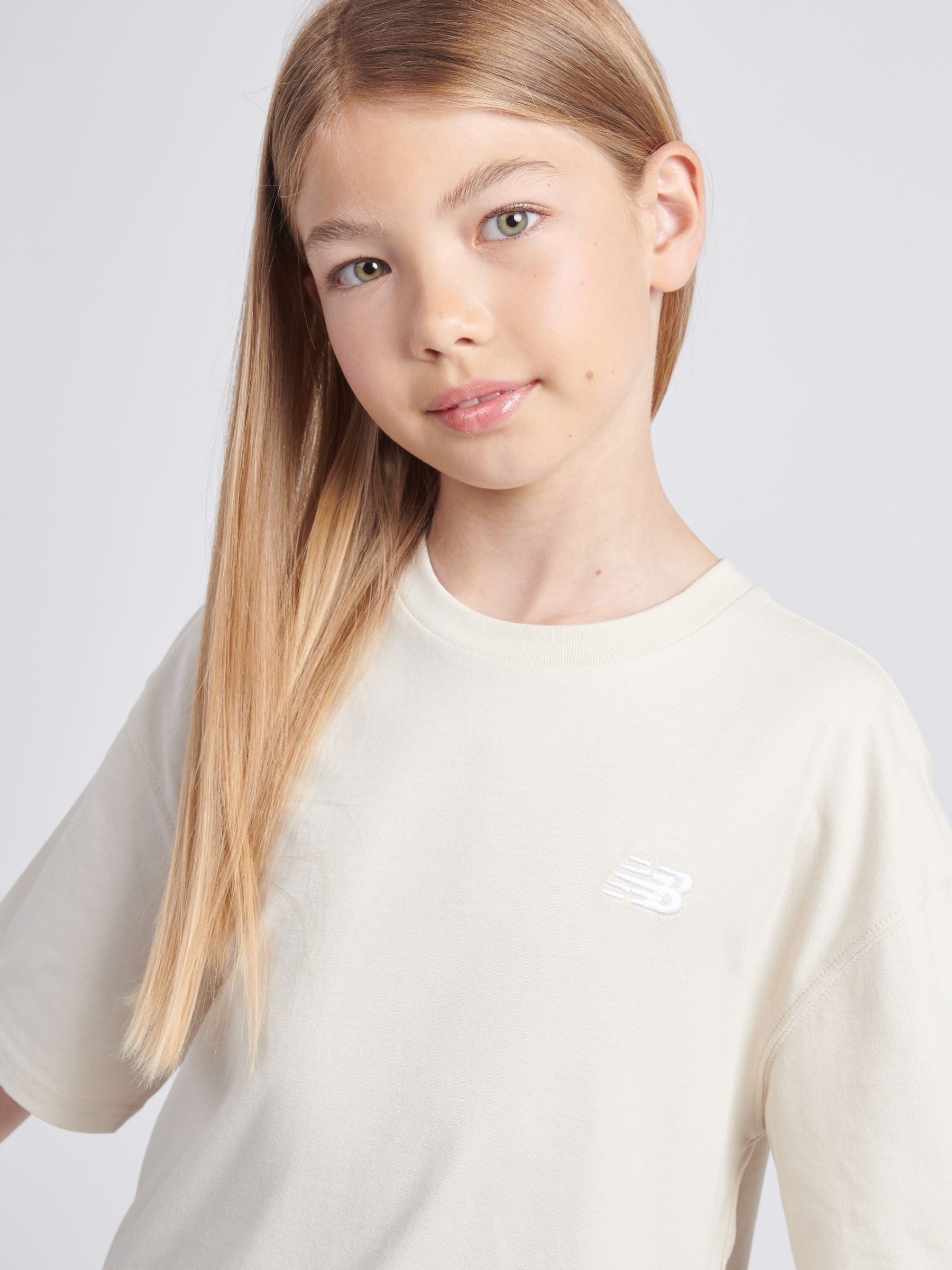 New Balance Pearl White Small Girls Logo 100% Cotton T-Shirt - Image 4 of 8
