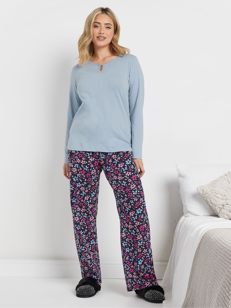 M&Co – Pyjama-Set mit langem Arm, weitem Bein und Winterblumenmuster aus 100 % Baumwolle - Bild 1 von 5 M&Co – Pyjama-Set mit langem Arm, weitem Bein und Winterblumenmuster aus 100 % Baumwolle - Bild 1 von 5