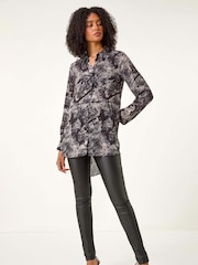 Roman Bluse mit abstraktem Print und Knöpfen - Bild 2 von 5