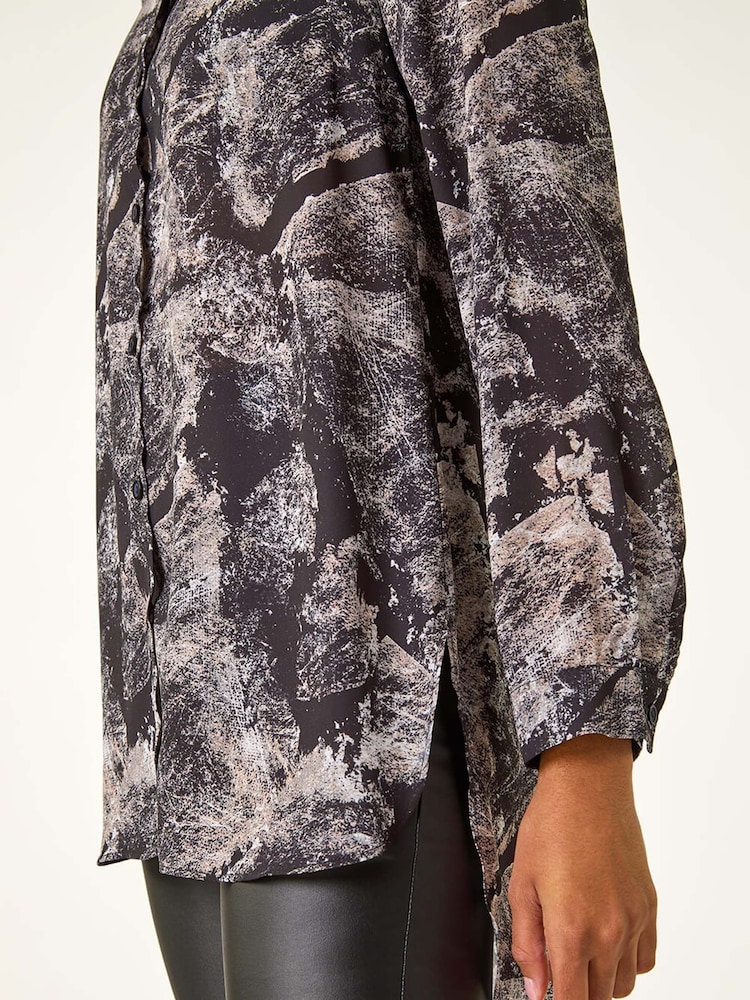 Roman Bluse mit abstraktem Print und Knöpfen - Bild 5 von 5