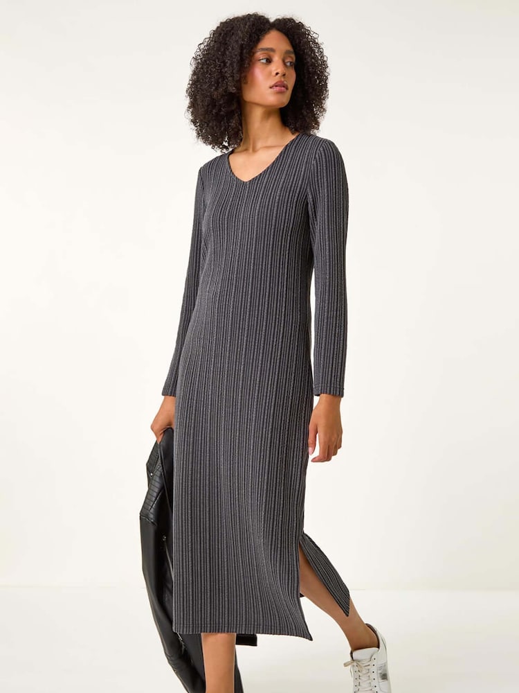 Grau - Roman – texturiertes Stretch-Midikleid mit V-Ausschnitt und Wellendesign - Bild 1 von 6