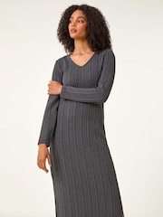 Grau - Roman – texturiertes Stretch-Midikleid mit V-Ausschnitt und Wellendesign - Bild 4 von 6