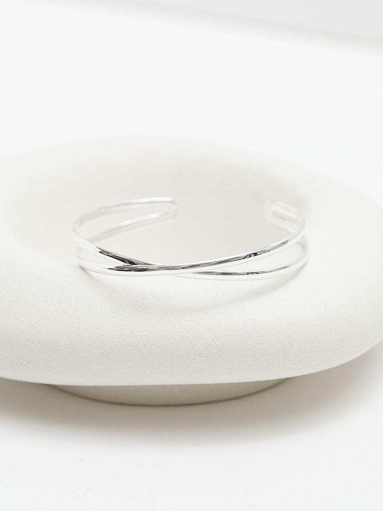أساور مطلية عيار 925 مفتوح بتصميم متقاطع من Simply Silver - صورة 6 من 6 أساور مطلية عيار 925 مفتوح بتصميم متقاطع من Simply Silver - صورة 6 من 6
