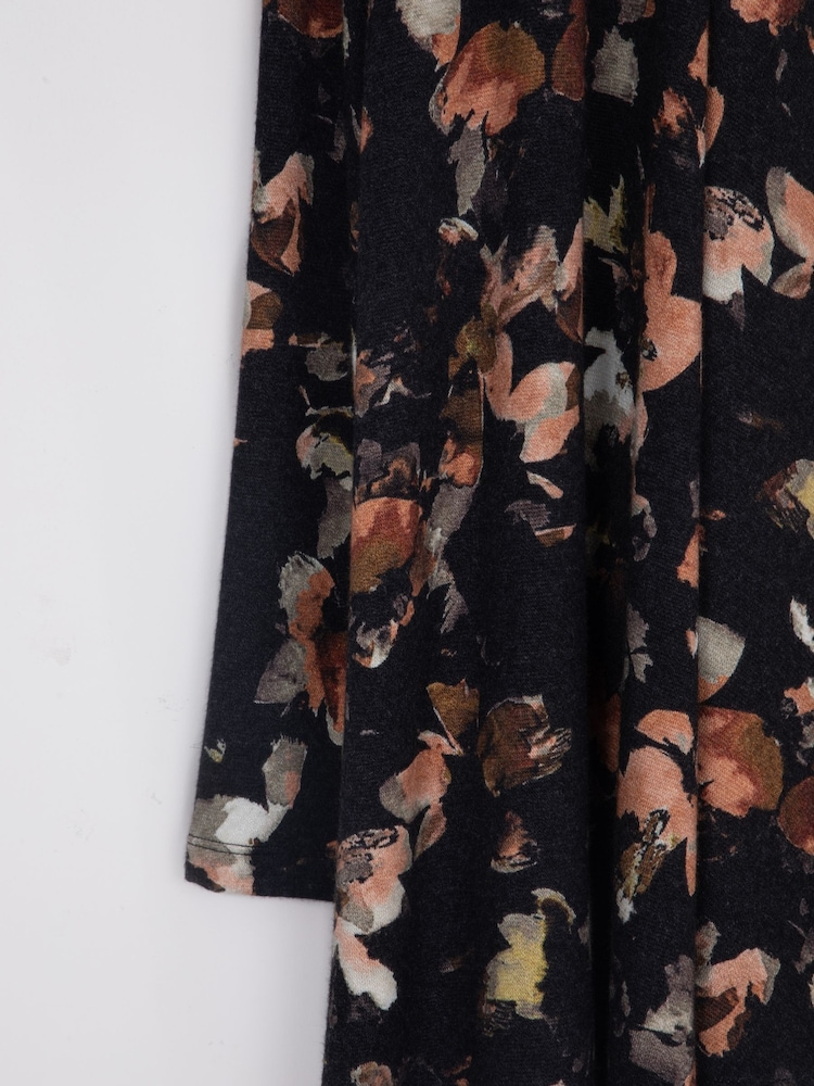 Cárdigan negro con estampado floral Holly de Lakeland Clothing - Imagen 2 de 3