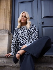 Yours Curve Grey Leopard Print Knitted Jumper - Image 3 of 6