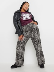 Yours Curve Grey Leopard Print Jeans - Image 2 of 5