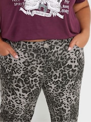 Yours Curve Grey Leopard Print Jeans - Image 4 of 5