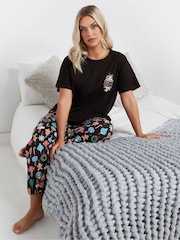 طقم من بيجامة بكُم قصير ورِجل واسعة قطن 100% مُزيّنة بشعار Holly Jolly من Yours Curve - صورة 1 من 5