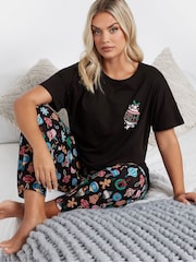 طقم من بيجامة بكُم قصير ورِجل واسعة قطن 100% مُزيّنة بشعار Holly Jolly من Yours Curve - صورة 4 من 5