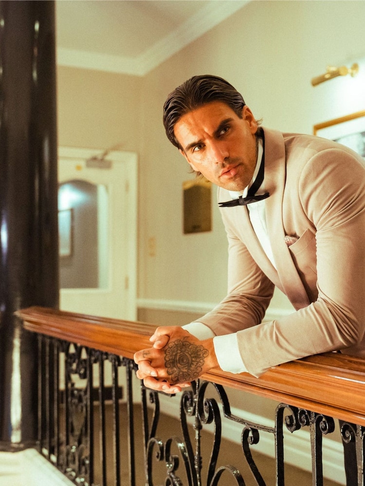 rožnata - Harry Rjava žametna jakna za večerjo z šal lapel detajlom Harry Leo Velvet Tuxedo Dinner - Slika 1 iz 12 rožnata - Harry Rjava žametna jakna za večerjo z šal lapel detajlom Harry Leo Velvet Tuxedo Dinner - Slika 1 iz 12