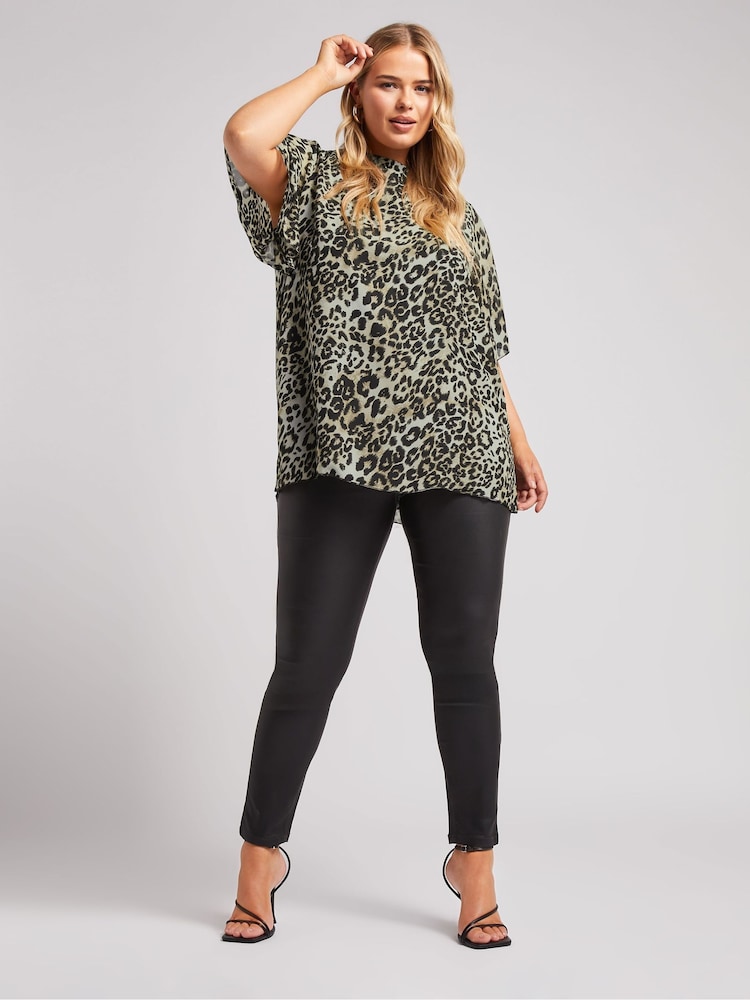 Yours Curve Natural London Flutter Sleeve Blouse - Image 2 of 5