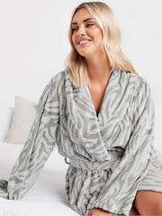 Gris - Bata larga con cuello tipo chal y diseño de cebra de Yours Curve - Imagen 2 de 5