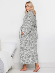 Gris - Bata larga con cuello tipo chal y diseño de cebra de Yours Curve - Imagen 3 de 5