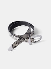 Cinturón de efecto piel de serpiente con hebilla de Mint Velvet - Imagen 4 de 4