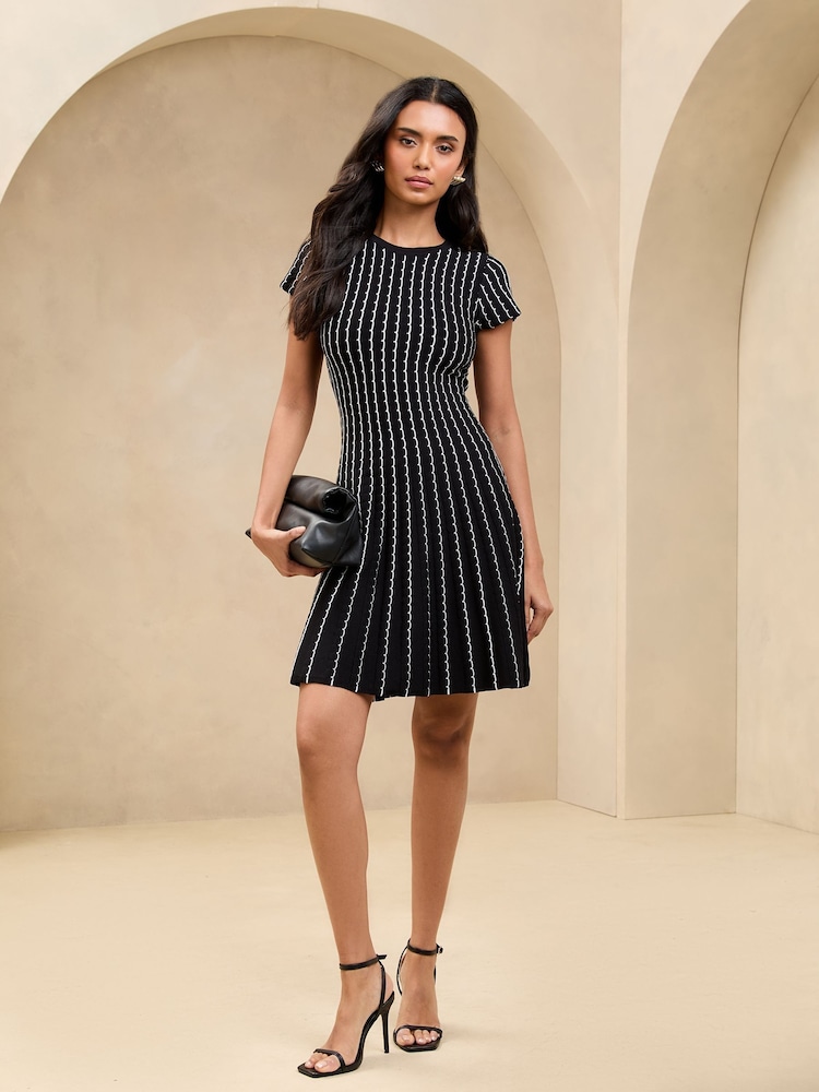 Lipsy Monochrome Mini Short Sleeve Summer Knit Dress - Image 2 of 4