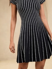 Lipsy Monochrome Mini Short Sleeve Summer Knit Dress - Image 3 of 4