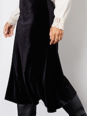 Threadbare Black Velvet Flared Pull On Midi Skirt - Image 9 of 9