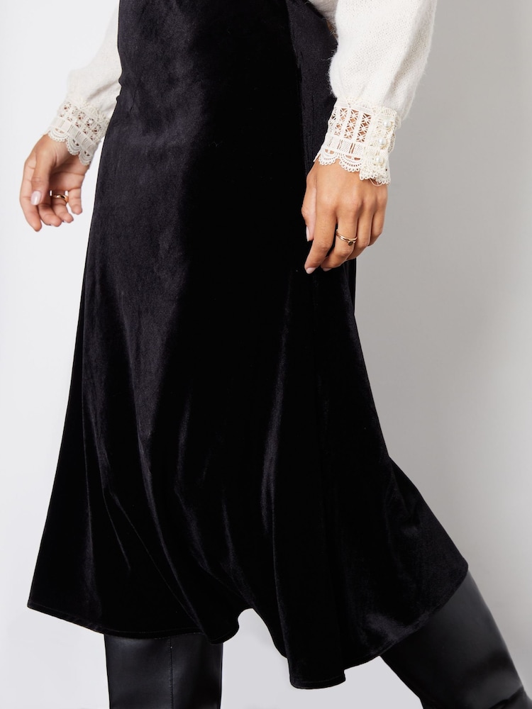 Threadbare Black Velvet Flared Pull On Midi Skirt - Image 9 of 9