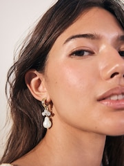 גוון זהוב - Pearl Effect Sparkle Hoop Earrings - Image 3 of 6