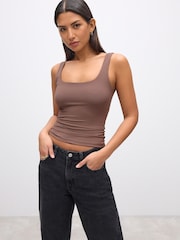 Marrón visón - Soft Touch Polyamide Scoop Neck Vest Top - Imagen 4 de 5