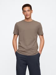 Hellbraun - Gap Everyday T-Shirt mit Rundhalsausschnitt aus 100 % Baumwolle - Bild 1 von 5