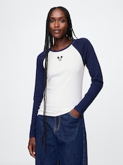 Marineblau, Mickey Mouse - Gap – Disney T-Shirt mit langen Raglan-Ärmeln - Bild 1 von 5