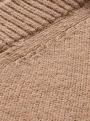 Marrón - Suéter oversize con cuello en pico de CashSoft de Gap - Imagen 2 de 5