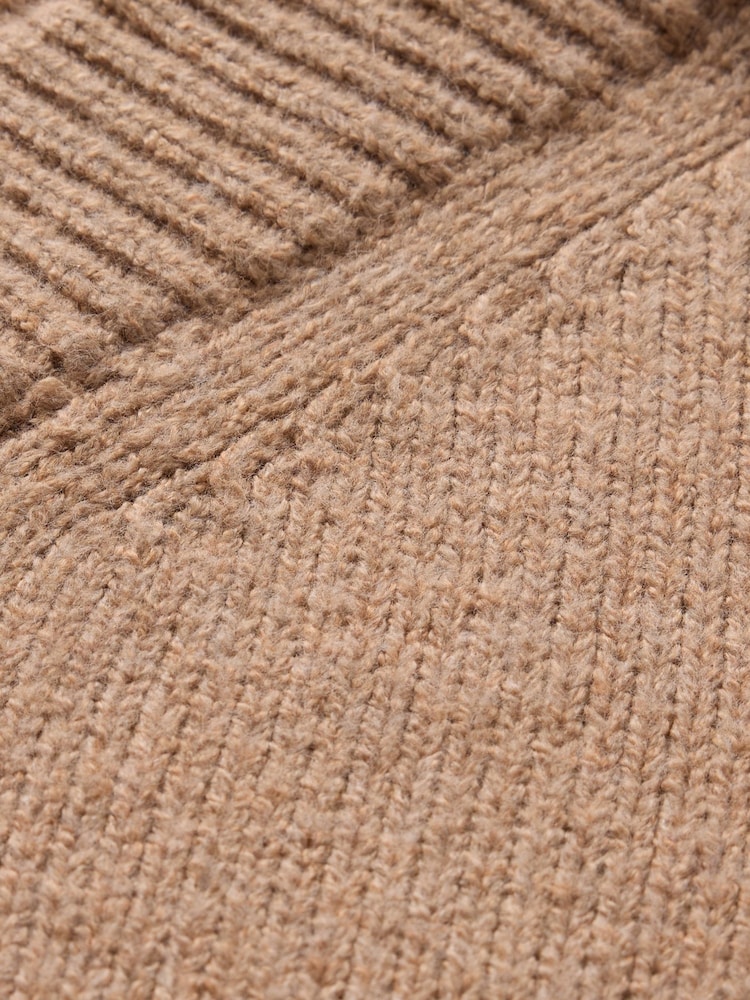 Marrón - Suéter oversize con cuello en pico de CashSoft de Gap - Imagen 2 de 5