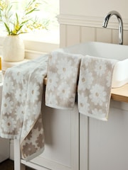 Set of 2 Natural 100% Cotton Daisy Face Cloths - Image 1 of 5
