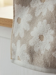 Set of 2 Natural 100% Cotton Daisy Face Cloths - Image 3 of 5