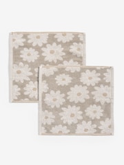 Set of 2 Natural 100% Cotton Daisy Face Cloths - Image 4 of 5