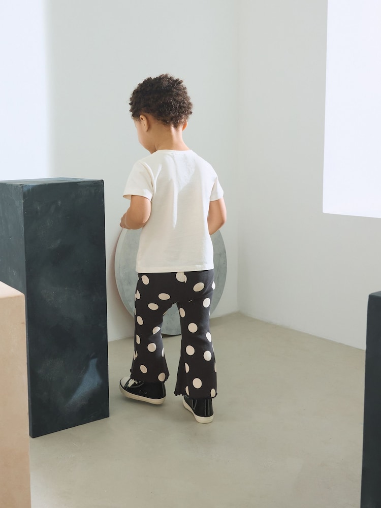Monochrom mit Tupfen - Gerippte Schlagleggings (3 Monate bis 7 Jahre) - Bild 2 von 6 Monochrom mit Tupfen - Gerippte Schlagleggings (3 Monate bis 7 Jahre) - Bild 2 von 6