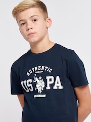 أزرق - U.S. Polo Assn. Boys 100% Cotton Authentic Graphic T-Shirt - صورة 4 من 7
