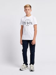 أبيض - U.S. Polo Assn. Boys 100% Cotton Authentic Graphic T-Shirt - صورة 3 من 7