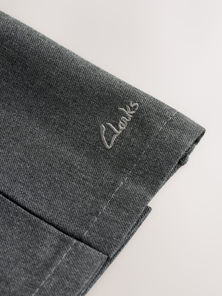 Gris - Lot de 2 Robes chasubles Clarks plissées à fermeture éclair sur le devant - Image 7 de 7 Gris - Lot de 2 Robes chasubles Clarks plissées à fermeture éclair sur le devant - Image 7 de 7