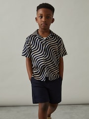 Reiss Navy/Off White Carbello 13-14 yrs Wave-Print Cuban-Collar Shirt - Image 2 of 4