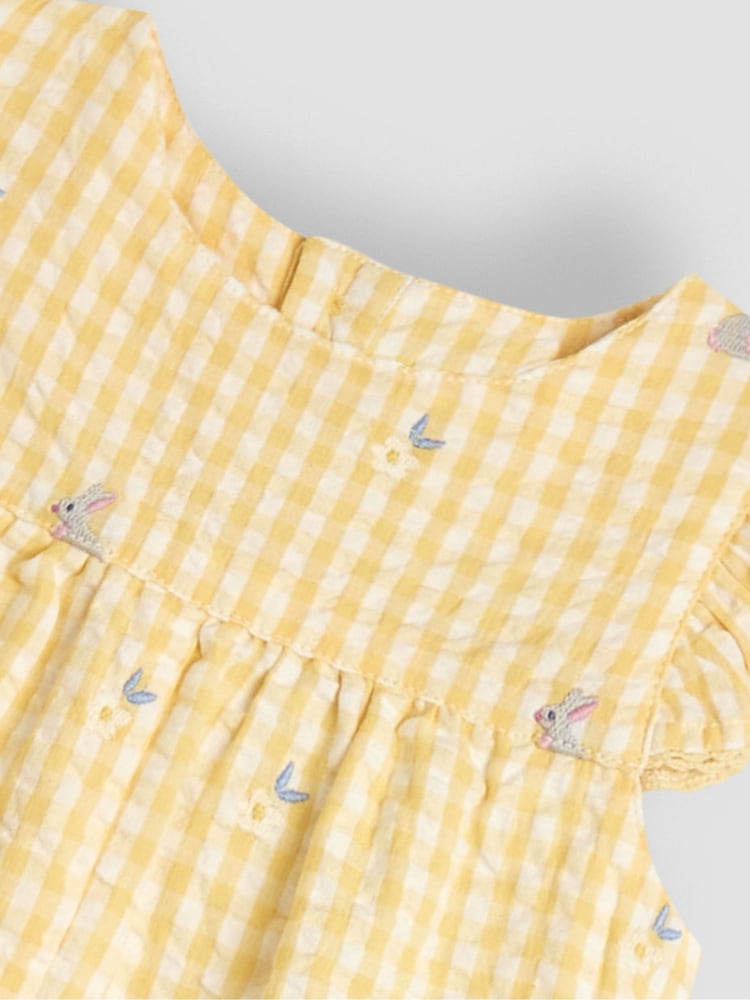 Gelb/Häschen/Kariert - JoJo Maman Bébé – hübscher, bestickter Sonnenschutz-Anzug mit Rüschen an der Schulter aus 100 % Baumwolle - Bild 7 von 7 Gelb/Häschen/Kariert - JoJo Maman Bébé – hübscher, bestickter Sonnenschutz-Anzug mit Rüschen an der Schulter aus 100 % Baumwolle - Bild 7 von 7