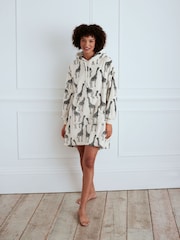 Chelsea Peers White Fleece Giraffe Print Blanket Hoodie - Image 1 of 4